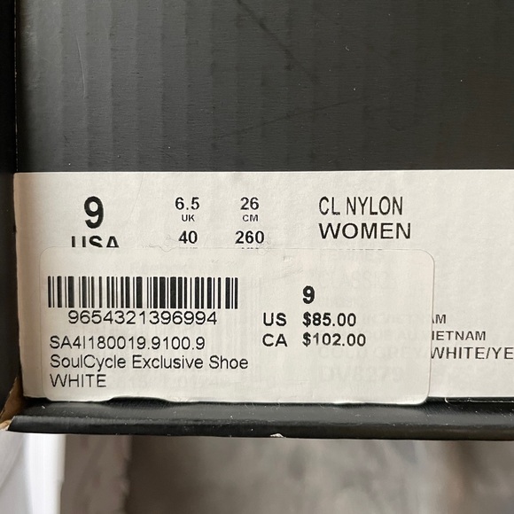 SoulCycle x Reebok Exclusive White/Grey Sneaker - Picture 10 of 13